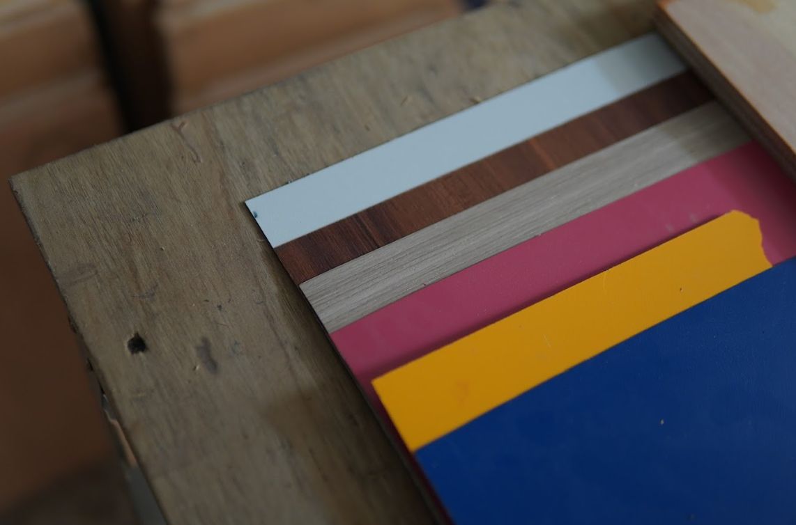 Sample HPL Taco - kayu, putih, magenta, kuning, biru